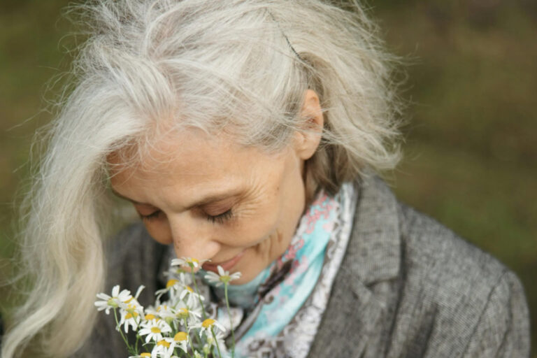 Frau mit Blumen