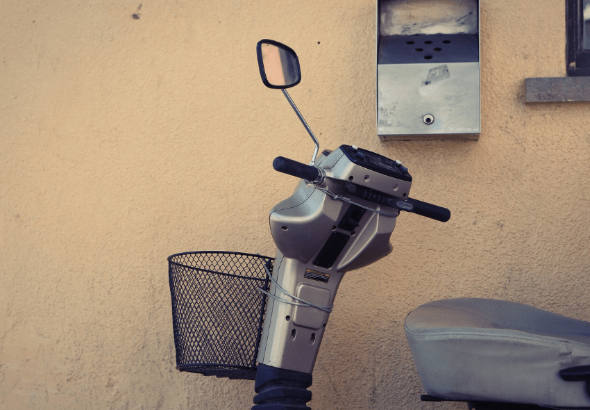 Dieses Bild zeigt einen Elektro Krankenfahrstuhl.