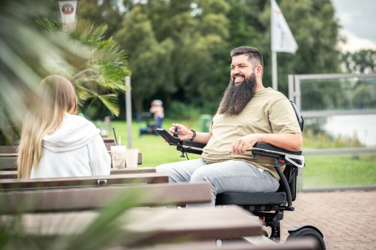 Der E-Rollstuhl für große Menschen: ergoflix® heavy