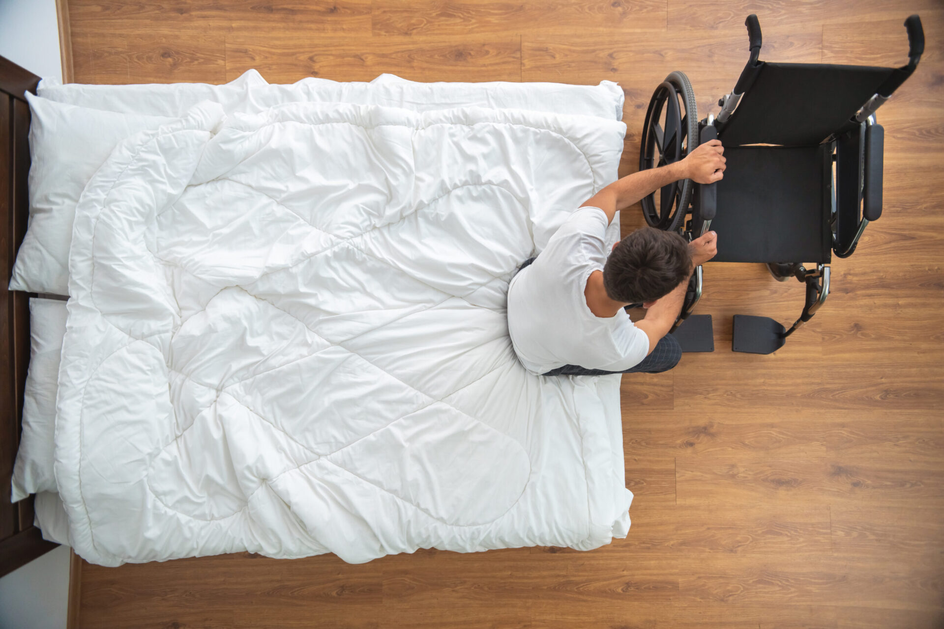 Vom Bett in den Elektrorollstuhl ergoflix®