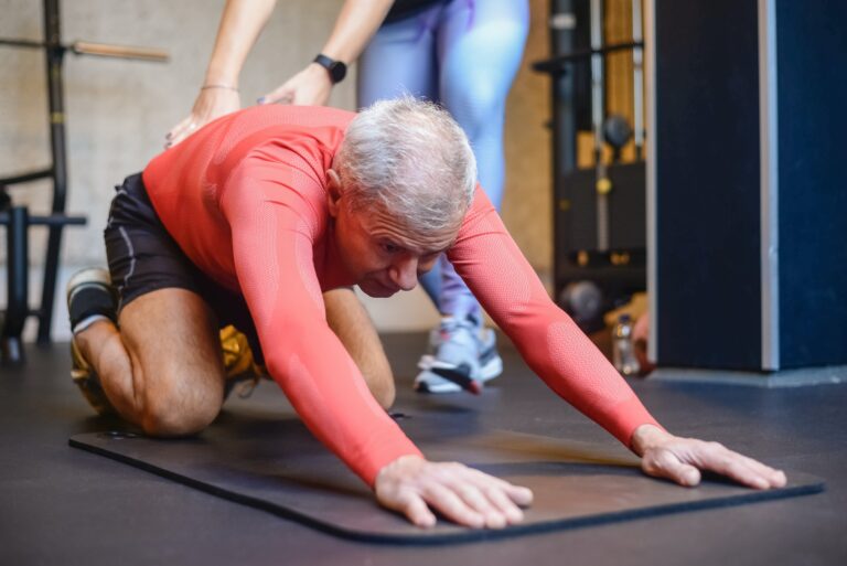 Rehasport nach einem Schlaganfall unter Anleitung