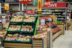 Alltagshilfe beim Einkaufen im Supermarkt
