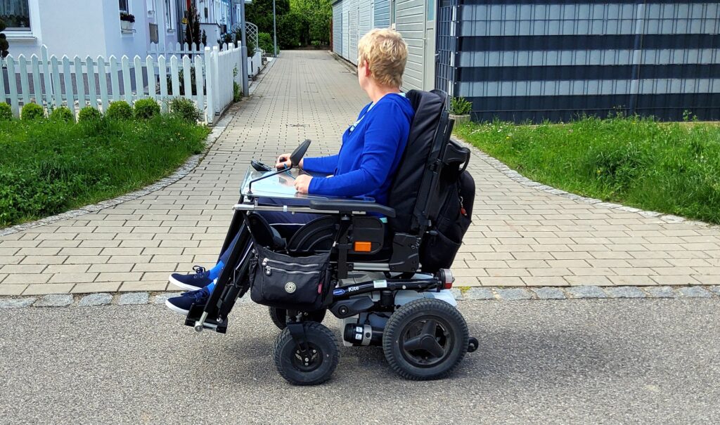 Dieses Bild zeigt einen Elektrorollstuhl